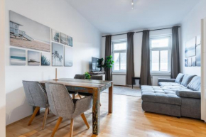 Cozy Apartment Steps Away from Subway Station